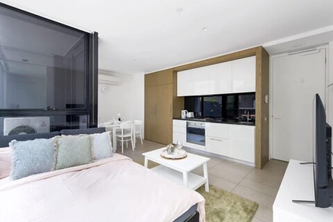 A Chic Apt with a Large Balcony Next to Grand Prix