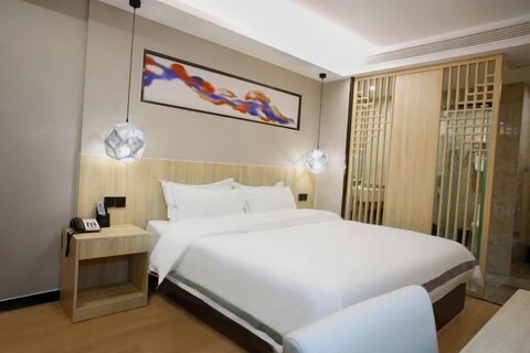 Qingmu Hotel (Nanjing Xinzhuang Metro Station)