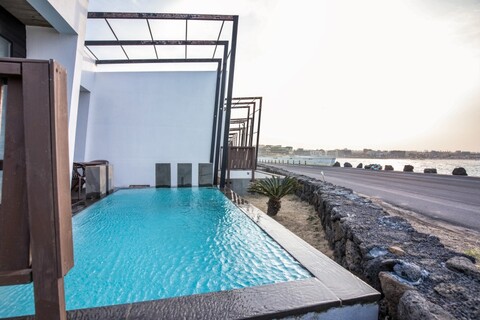 제주 아쿠아뷰티크풀빌라(월정리)