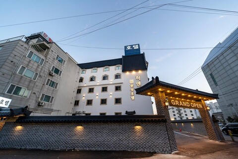 서산 허앤장 한옥호텔 호수공원점 (Hotel)