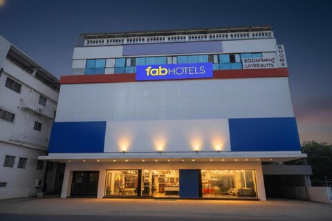 FabHotel Living Suits