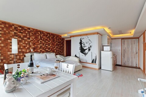 남해 뤼미에르펜션