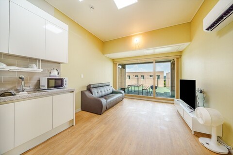 충주 중앙탑펜션