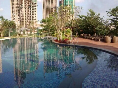 Central Park Mall Madison Park Apartment