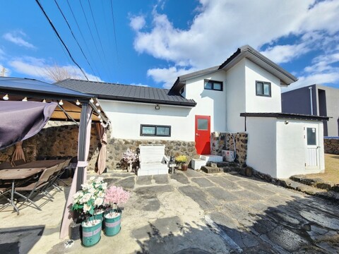 제주 돌담이네펜션