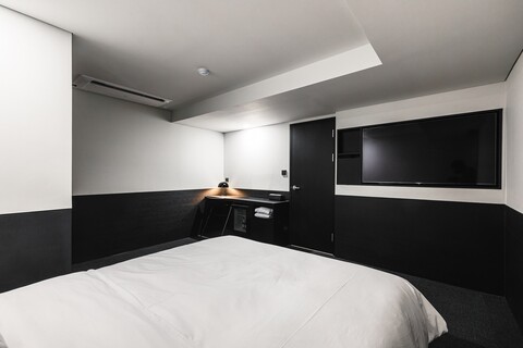 은평 Opposite Standard (오포짓 스탠다드)