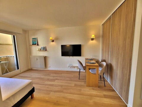 에펠탑 최고 부촌 새 독채 최고급 아파트 (방+거실+발코니+전체 에어컨) - 다비우