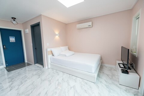 거제도 레브드몽돌펜션