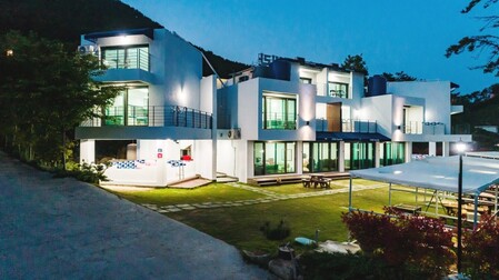 거제도 비비드풀빌라