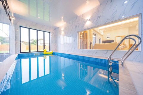 태안 멍스클럽애견풀빌라