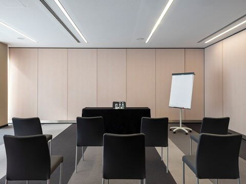 유로스타스 북 호텔