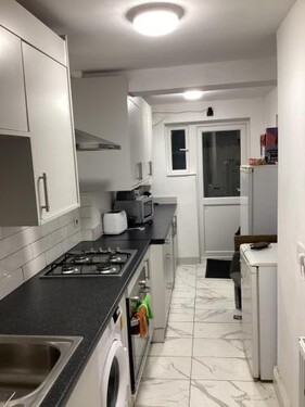 LONDON CITY AIRPORT, EXCEL & 02 ARENa PROXIMITY HOUSE