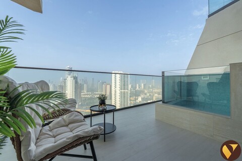 보그, 빙하티 팬텀 JVC, 서클 몰 근처