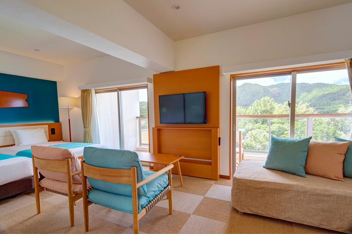 room detail thumbnail 2