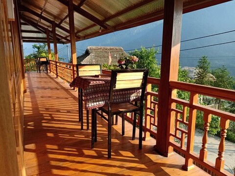 Lenh Family House - Hostel