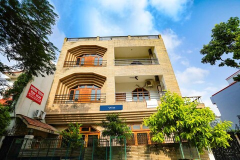 Via Prashansa Palace - Banaras Railway Station