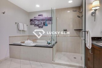 Lucky Gem Penthouse & Luxury Suites at MGM Signature Resort, Strip View 509