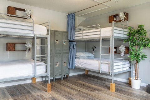 샘선 반프 - 호스텔