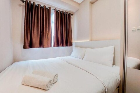 Modern Look and Comfortable 2BR Serpong Greenview Apartment By Travelio