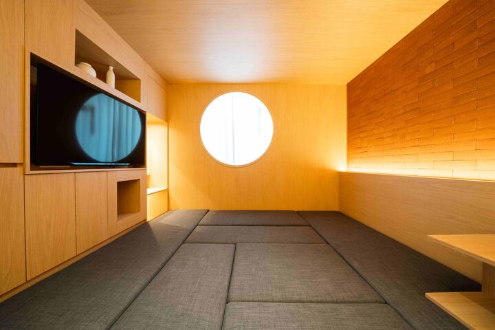 room detail thumbnail 1