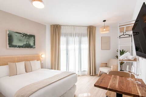 더 마드리드 스튜디오 바이 차밍