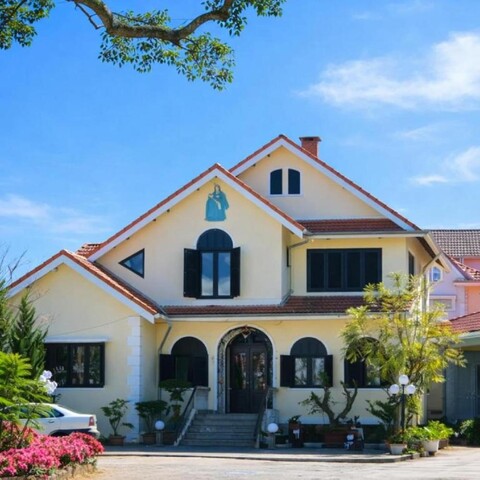 Tomato Villa & Restaurant