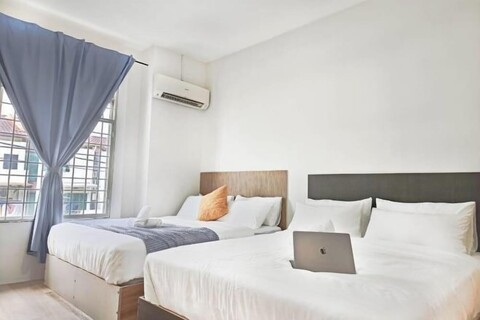 Damansara Damai 9Pax 4 Rooms