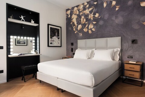 앳 포티-원 아파트먼트 01