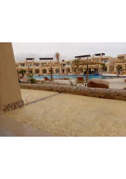 كمبوند ناديرا دهب بطريق الاجون على البحر