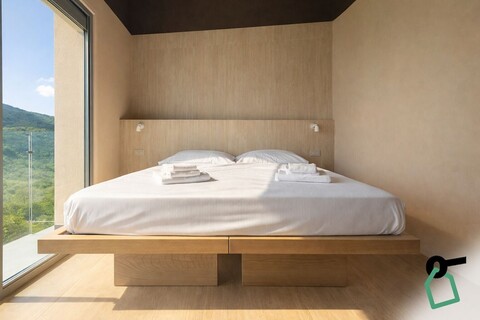 홀리데이 레리치 트레비아노