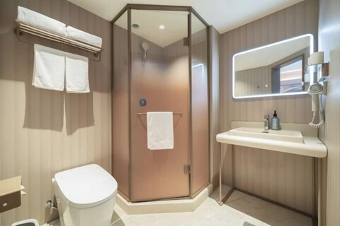 HanTing Hotel (Shanghai Hongqiao Railway Station Huqingping Highway)