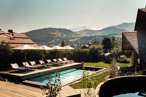 랄파가, 아 보미 호텔