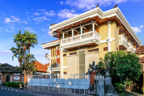 OYO 1952 호텔 데와타 인다, 루민탕 공원 근처