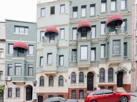 The Red Tent Grand Suites