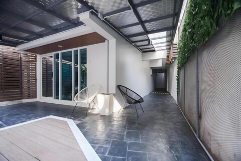 미트르 인 MRT 삼욧 스테이션 - 더 그랜드 팰리스