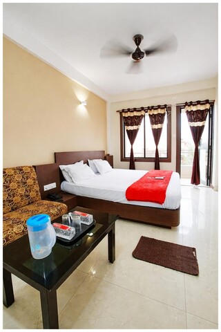 Goroomgo UK Palace Near Puri Sea Beach