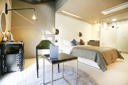 충주 더 10월(Drive in Hotel)