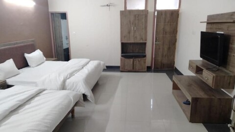 Goroomgo the diamond leaf Chandigarh