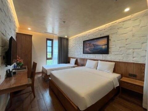 Tulip Hotel - Sunset Town