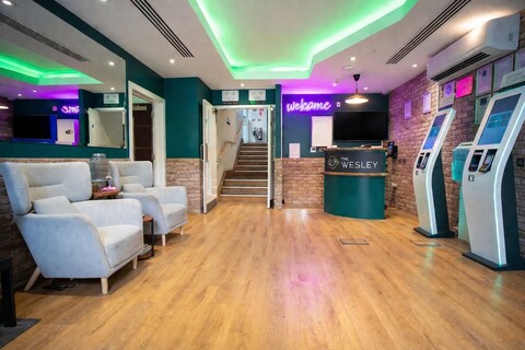 더 웨슬리 유스턴