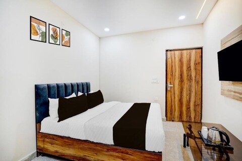 Collection O Karkardooma Court Metro Station Formerly Hotel Lotus