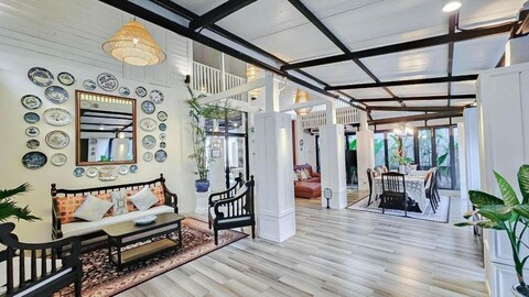 Center of old town with Private Pool - Thapae Gate