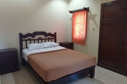 Hotel Mawar Sari Mitra RedDoorz