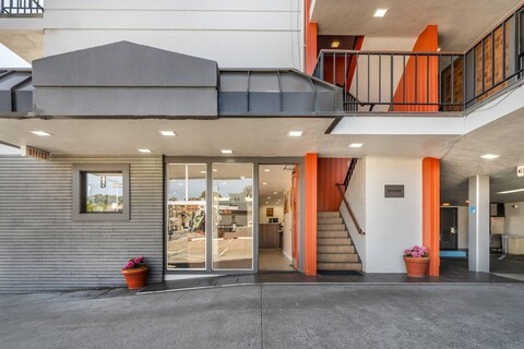 라 루나 인, 애센드 컬렉션 호텔