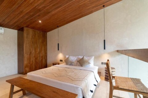 세린 빌라 빙긴, 울루와투 바이 블랙샌드