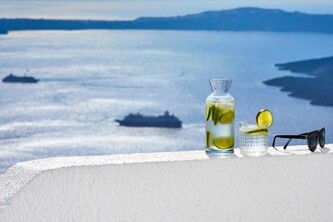 Santorini Roses Suites