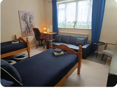 Large Twin room near Victoria - Zone 1