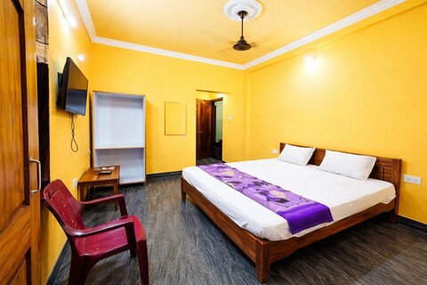 닐라찰 홀리데이 니바사 푸리