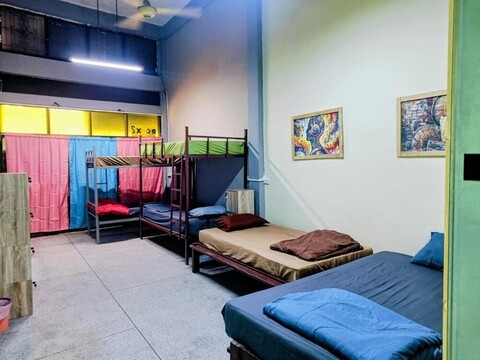 록스 소셜 호스텔, 카페, 비스트로