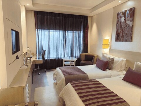 디 아쉬탄 사로바 포티코 델리